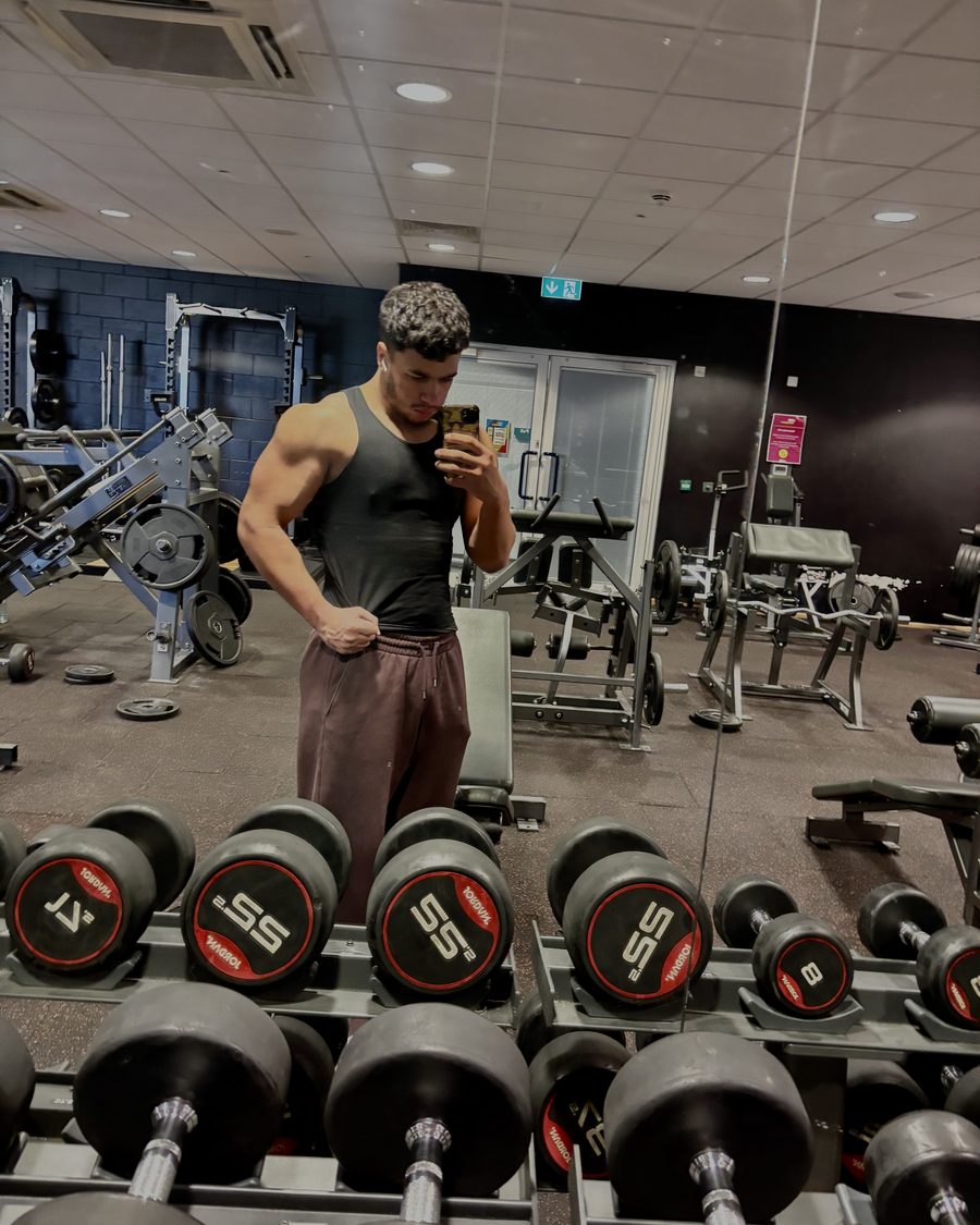 Leo, KnowledgeGainzz personal trainer, training at PureGym Giltbrook